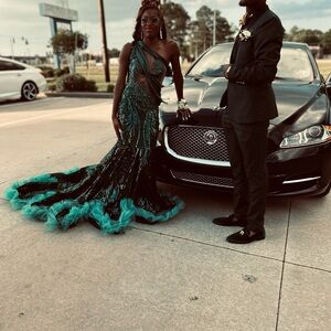 Princess only worn once . Photos were taken by me